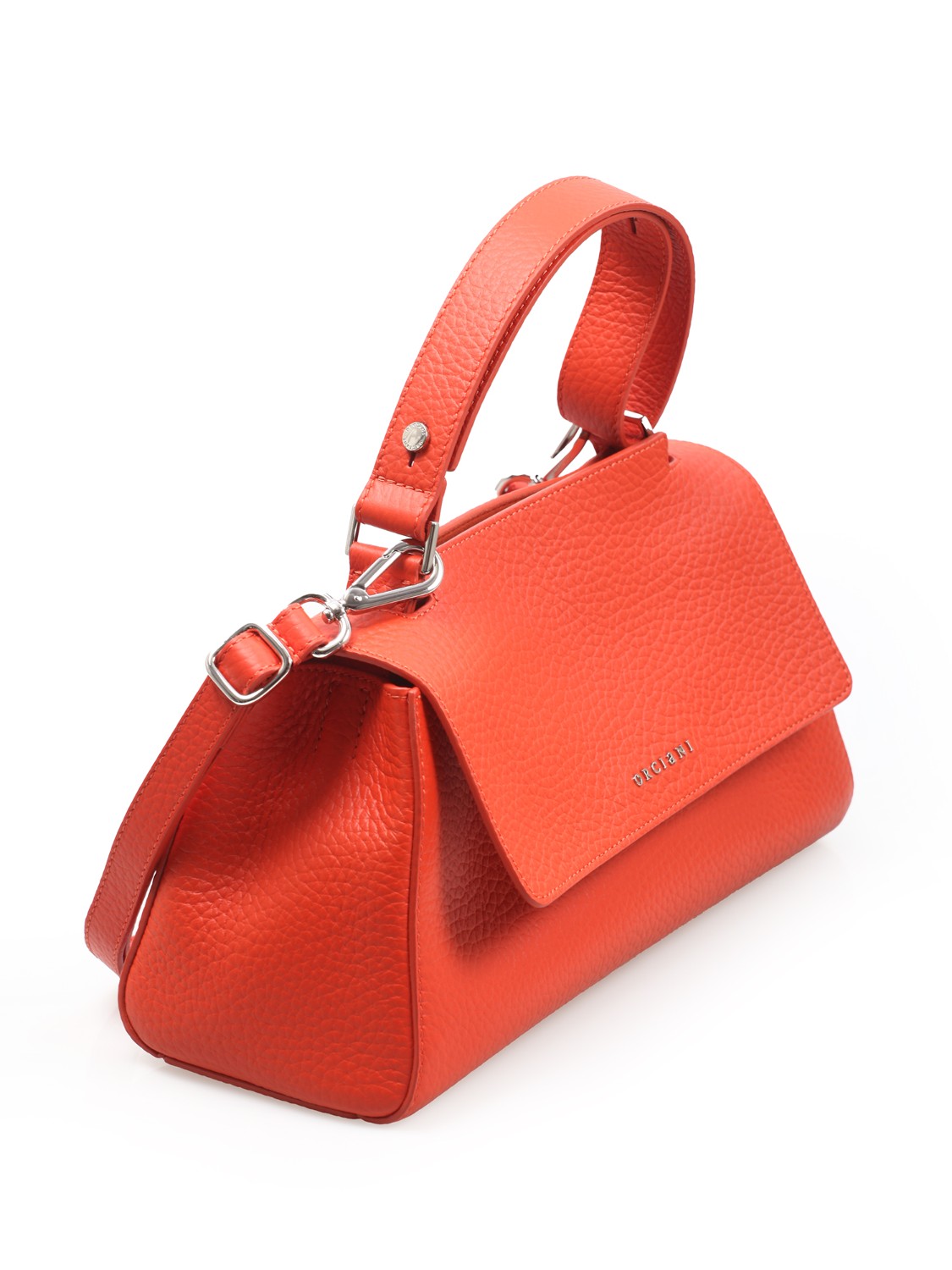 shop ORCIANI  Borsa: Orciani borsa Sveva Longuette Sense in pelle con tracolla.
Dimensioni: Larghezza: 34 cm / Altezza: 18 cm / Profondità: 14 cm.
Tasche: tre interne, di cui una con zip.
Chiusura: patta con bottone magnetico.
Funzionalità: apertura a scomparsa sulla parte alta della patta, tracolla di servizio regolabile e rimovibile.
Dettagli: pelle martellata; finitura palladio.
Made in Italy.. B02159 SOF-PAPAVERO number 5523675